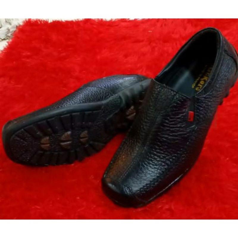 SEPATU KULIT PRIA SNAEKER SLIP ON