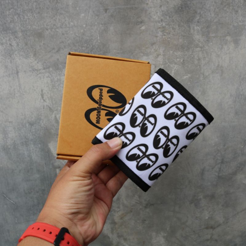 Dompet pria trifold mooneyes with strap