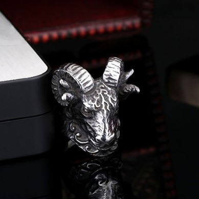 SEUSUK  Vintage Satan Worship Ram Aries Zodiac Sheep Goat Head Horn Biker Ring