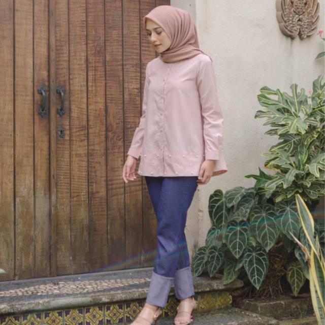 Kara Blouse Wearing Klamby