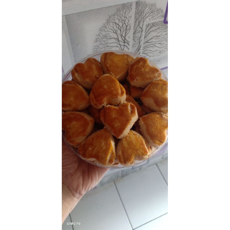 

Kue kacang gurih