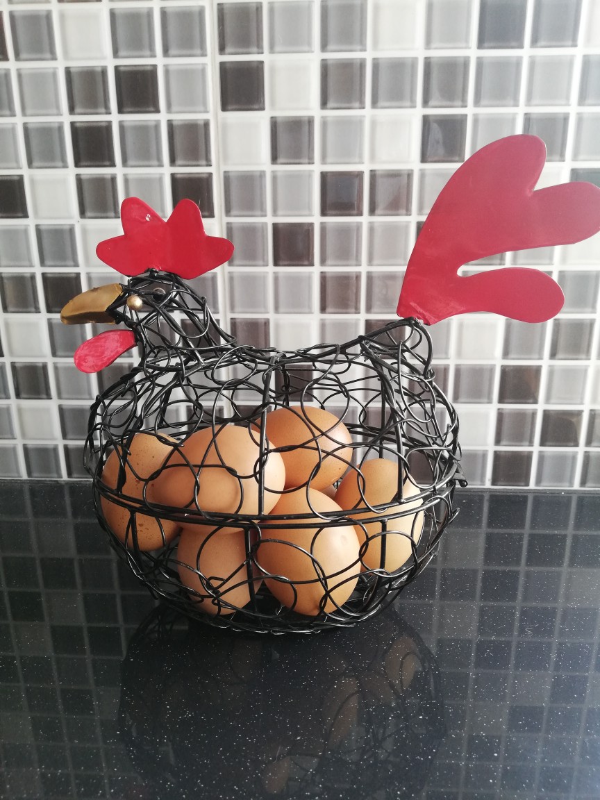 Free Ongkir J&t / Keranjang Telur / Tempat Telur Model Ayam Size L Hitam (untuk 7 - 8 Telur)