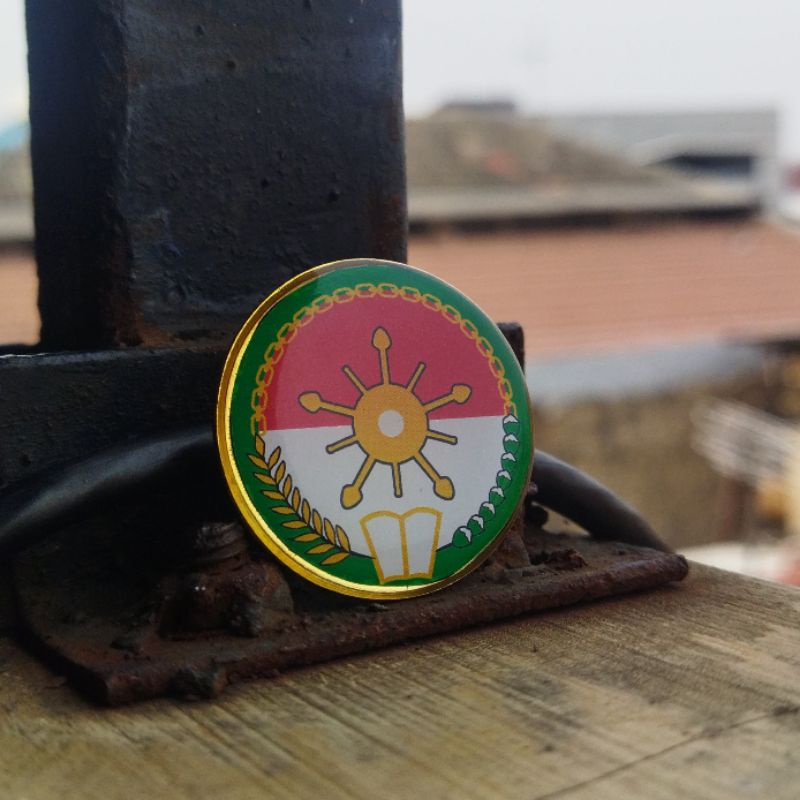 PIN DHARMA WANITA LOGAM RESIN TEMPEL MAGNET