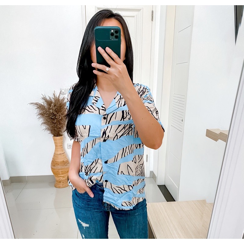 Double Lucky / Kemeja Rayon Pendek / Kemeja Wanita Rayon / Baju Atasan Wanita / Corak-Lovely biru