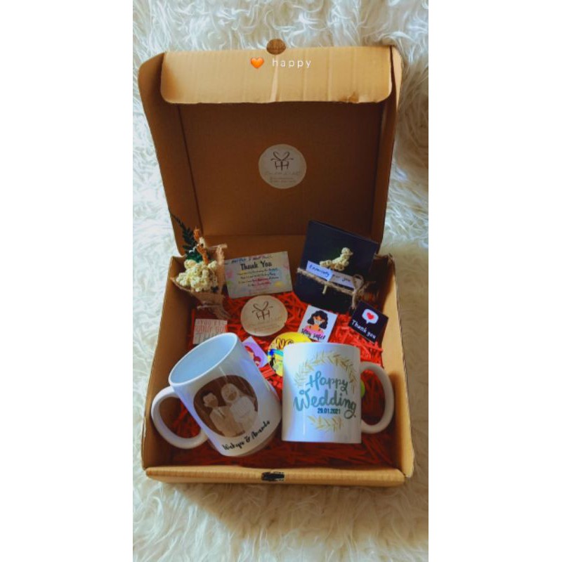 Hampers wedding / hampers wisuda /Mug couple free custome free request tulisan dan foto