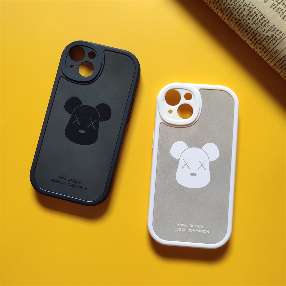 Casing Soft Case Motif Kaws Untuk iPhone 6 / 7 / 8 Plus / X / XR / Xs Max 13 / 12 / 11 Pro Max