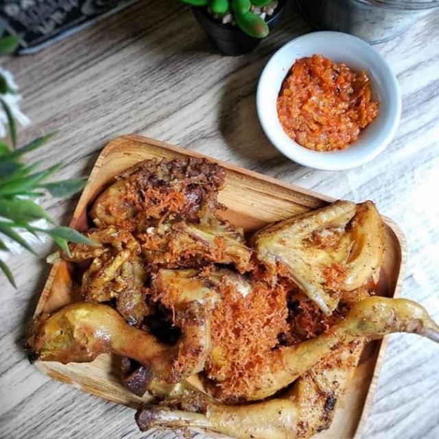

Ayam Serundeng