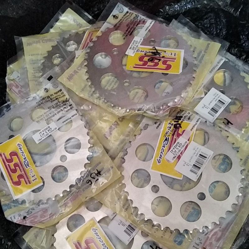 GEAR BELAKANG SSS CB150R,NEW CB150R, SONIC,MEGAPRO, SSS GEAR 428 LUBANG 4