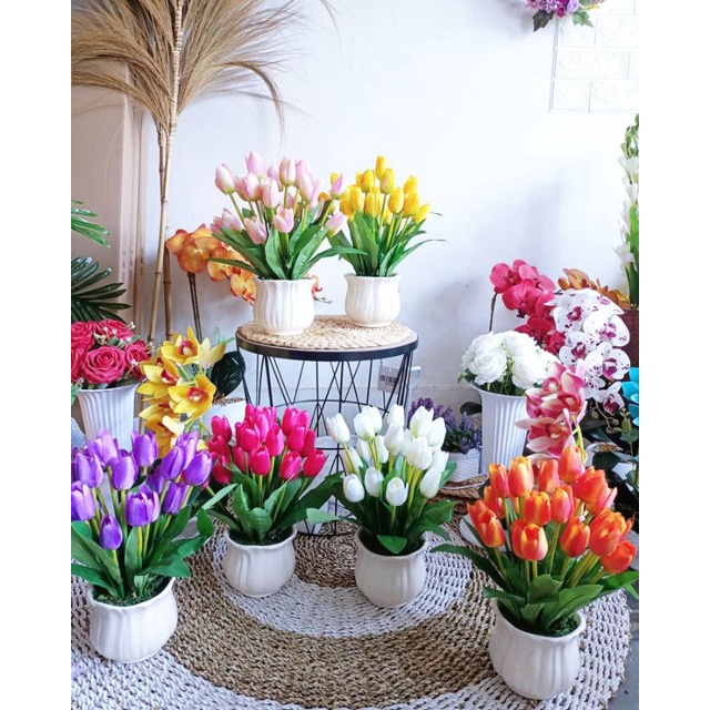 BUNGA TULIP VAS KRAMIK TULIP ARTIFICIAL/ Rangkaian bunga tulip