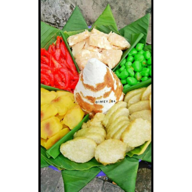 

jajan pasar tampah/tumpeng jajan pasar