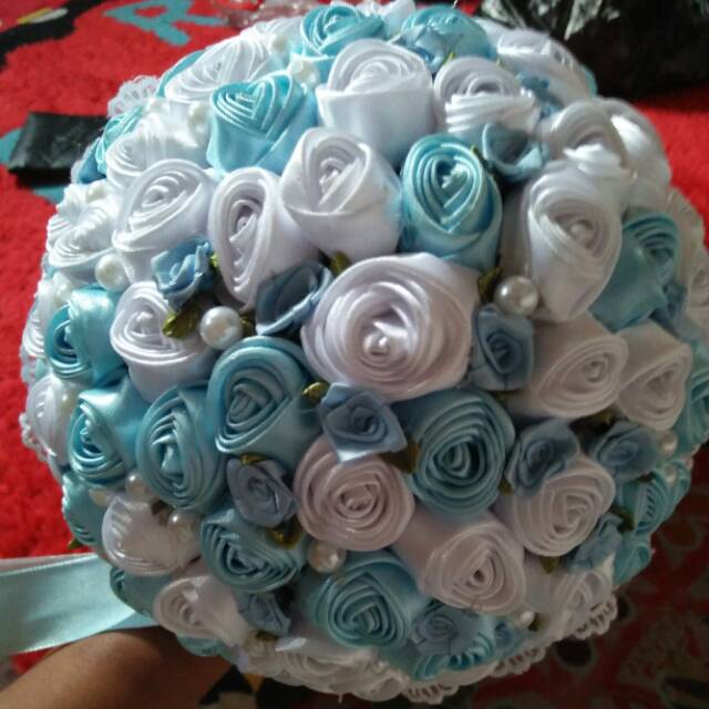 Buket bunga / bunga tangan pernikahan pengantin putih soft blue