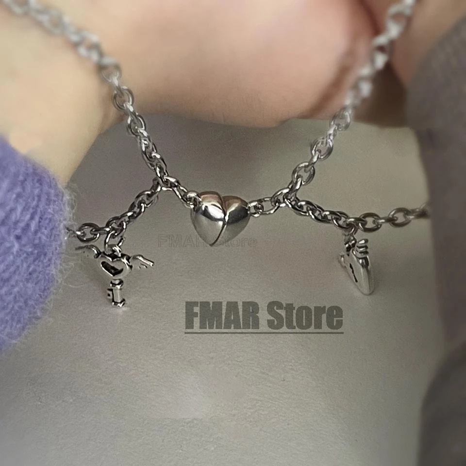 2pcs / Set Gelang Rantai Magnet Bentuk Kunci Hati Bahan Stainless Steel Alloy Untuk Pria Dan Wanita