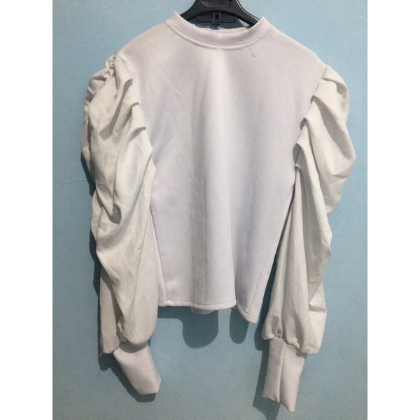 blouse putih lengan balon