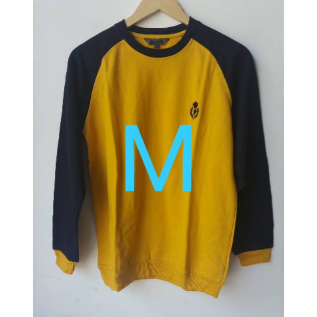 Sweater details