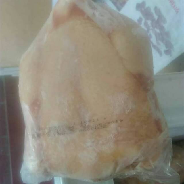 

Daging Ayam Broiler Karkas Frozen utuh 1,4 kg - 1,5kg