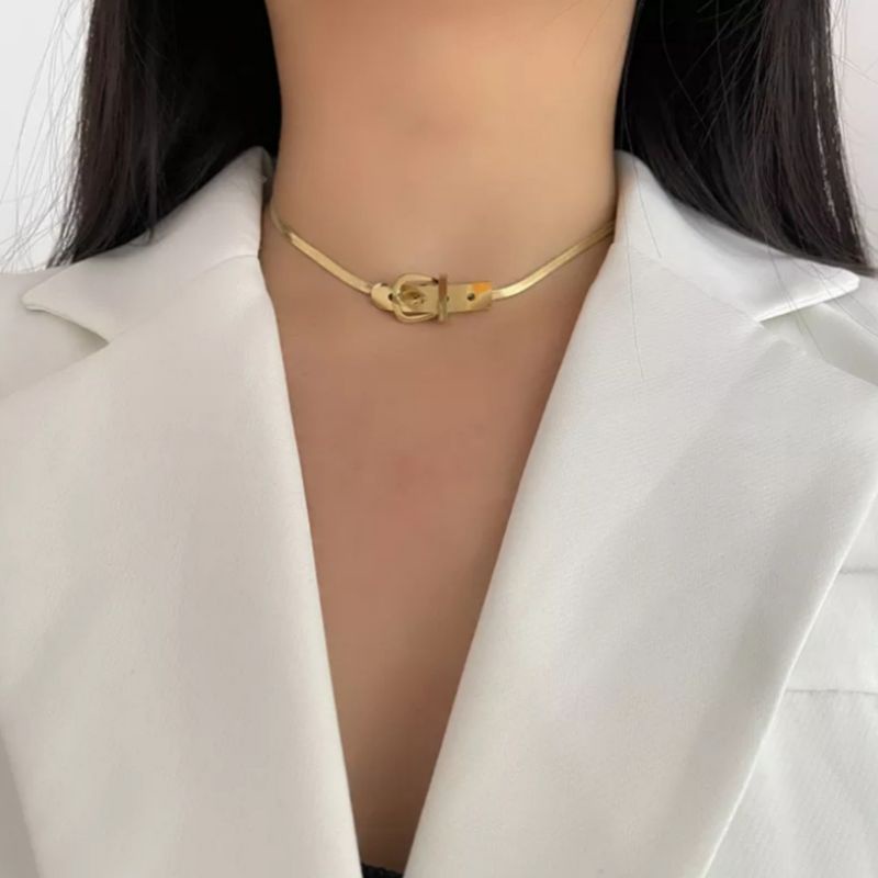 Kalung Titanium Liontin Motif gesper Gold Fashion Wanita Terlaris Anti Karat Tidak Luntur Kalung Wanita Terbaru