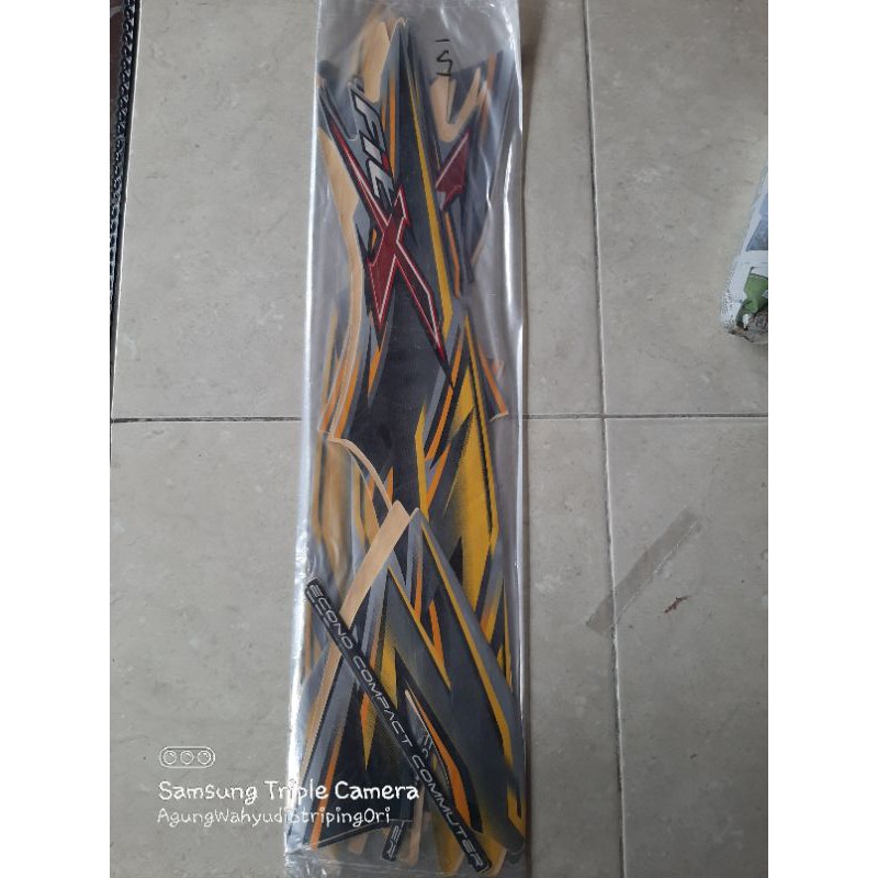 STICKER STRIPING LES BODY HONDA FIT X  2007 2008 KUNING