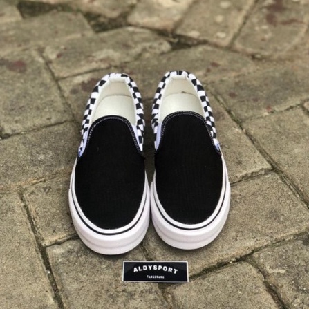 SEPATU VANS SLIPON CHEKER OG BLACK WHITE PREMIUM CHINA. SNEAKERS PRIA SEPATU SLIPON PRIA IMPORT.