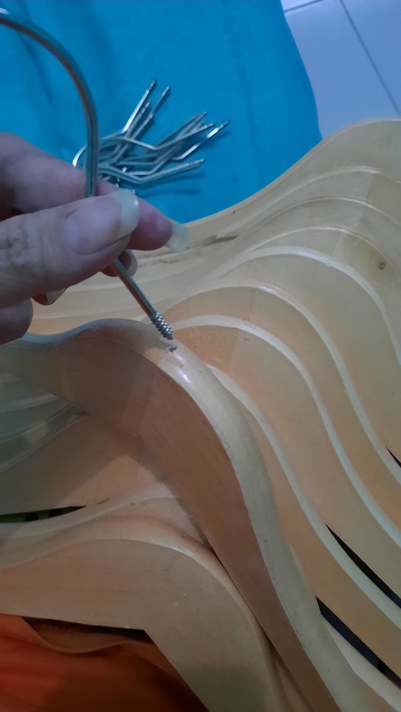 Hanger Kayu Natural Dewasa Lusinan ( 12 Pcs)