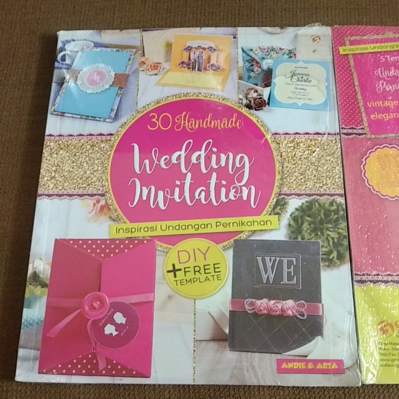

BUKU 30 HANDMADE WEDDING INVITATION
