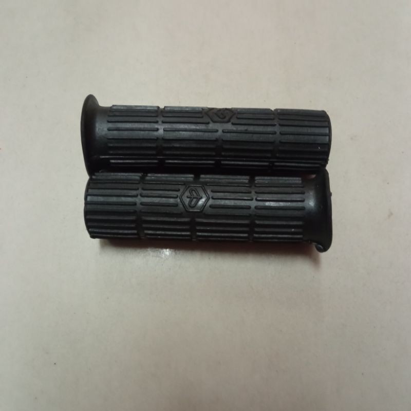 Grip Hanfat Chung Vespa PX PXE Excel Super Sprint Hitam
