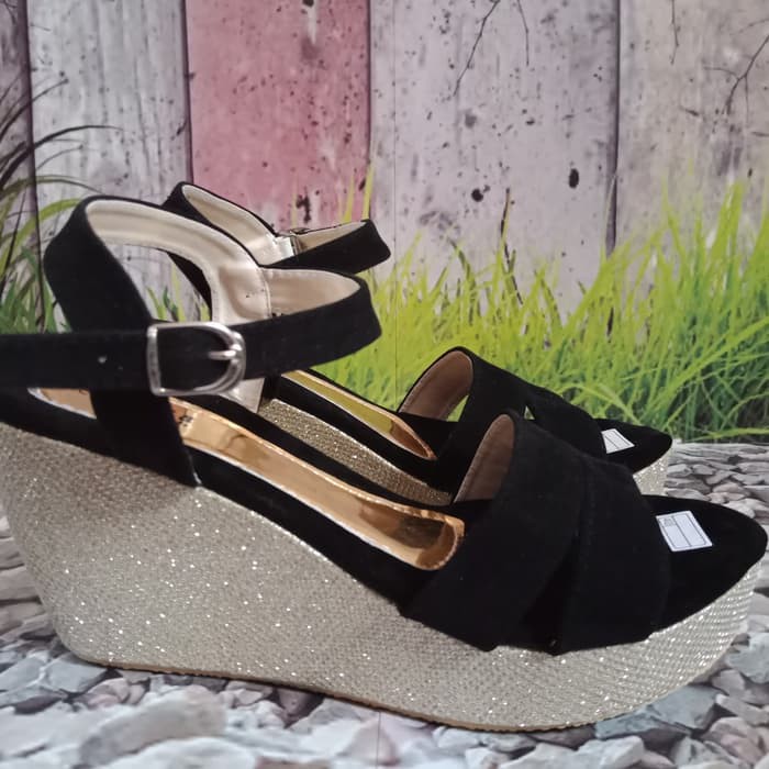 Sandal Wedges Wanita Tali Nesya SDW287 Hitam