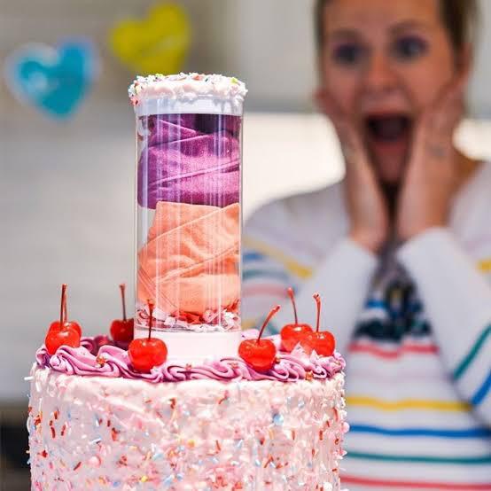 Surprise Cake Table Surprise Pop Up Cake Cake Stand