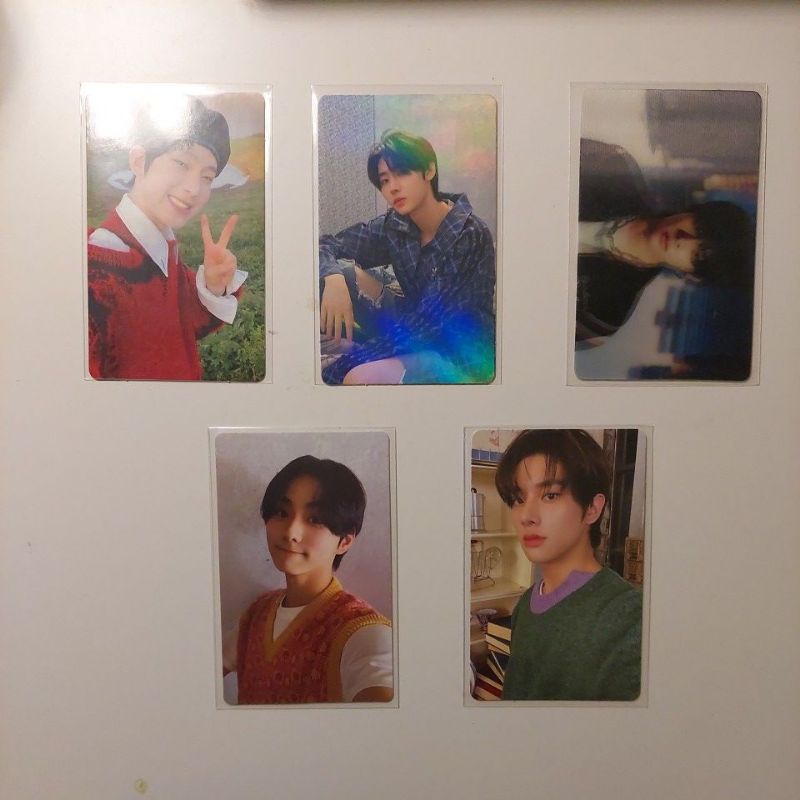 pc sunoo beret, sunghoon chary holo, jake down lenti, jungwon chary ess, jake chary
