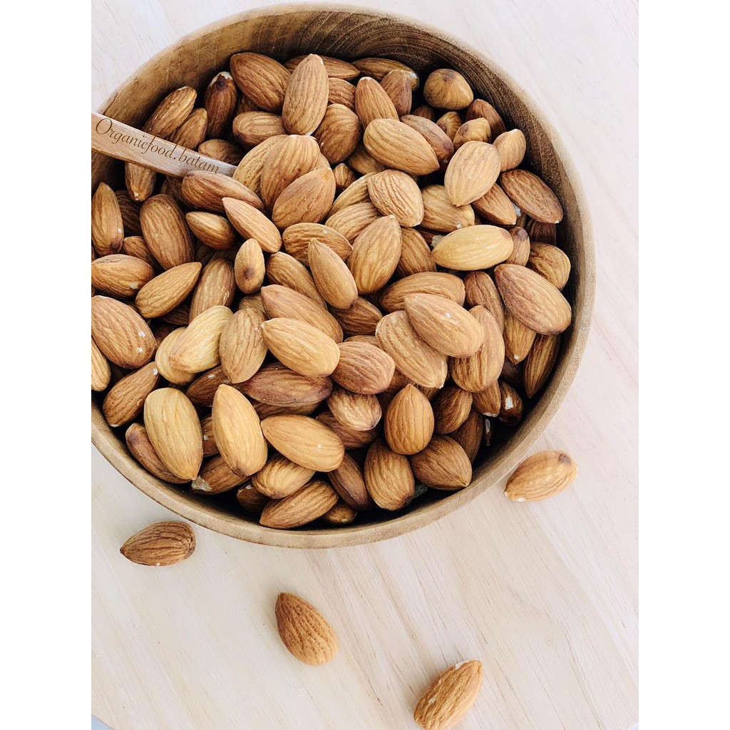 

RAW ALMOND NUTS 1kg