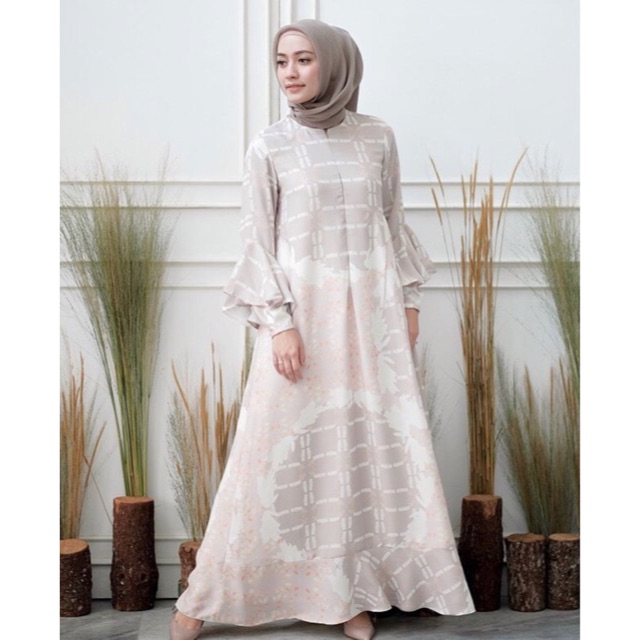 Belle Dress Wearing Klamby