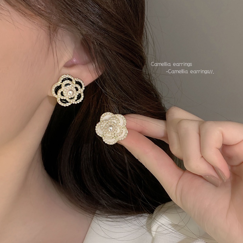 Anting Versi Korea2023Fashion Baru Batu Permata Berlian Imitasi Wanita Anting retro Anting Mutiara