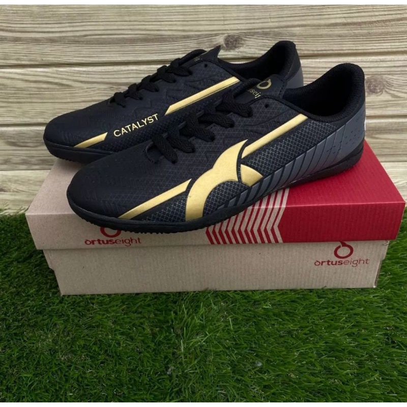 Sepatu futsal anak dan dewasa Orts hitam termurah