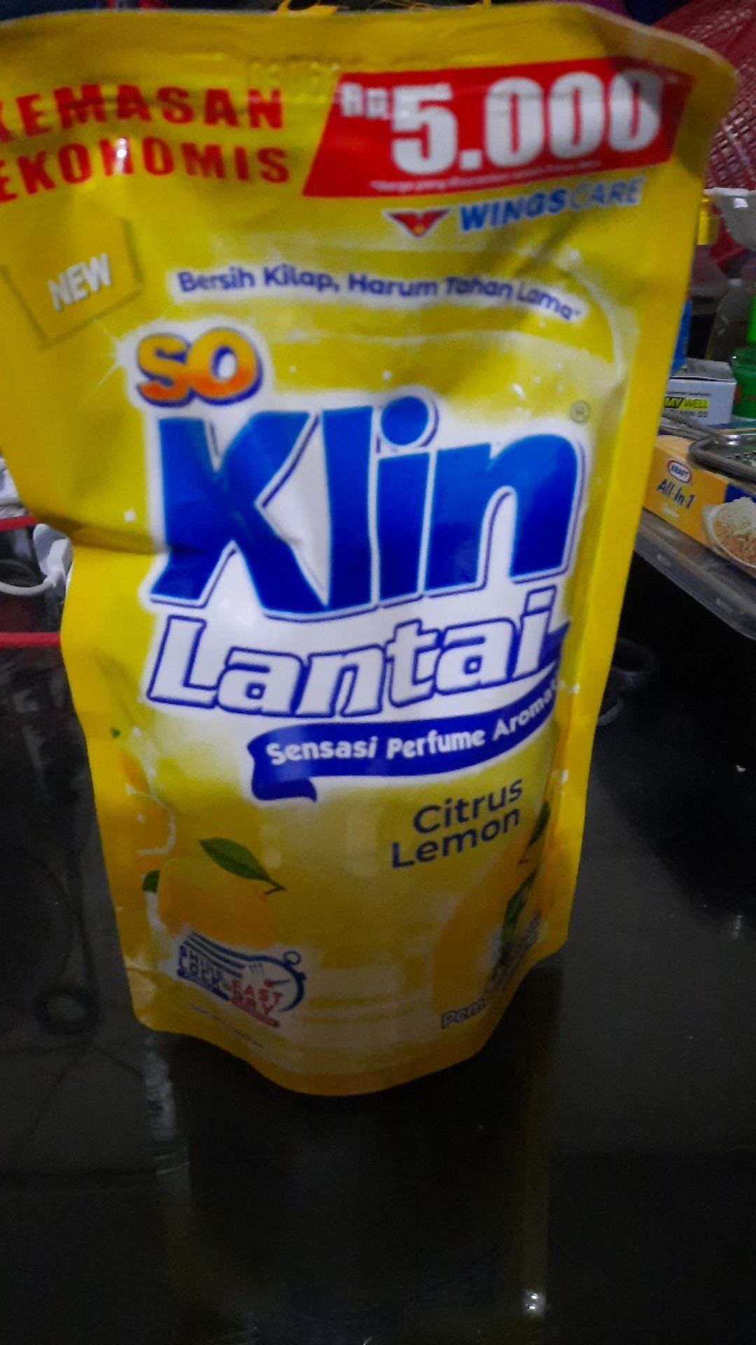 Soklin Citrus Lemon Pembersih Lantai Pouch 345 Ml