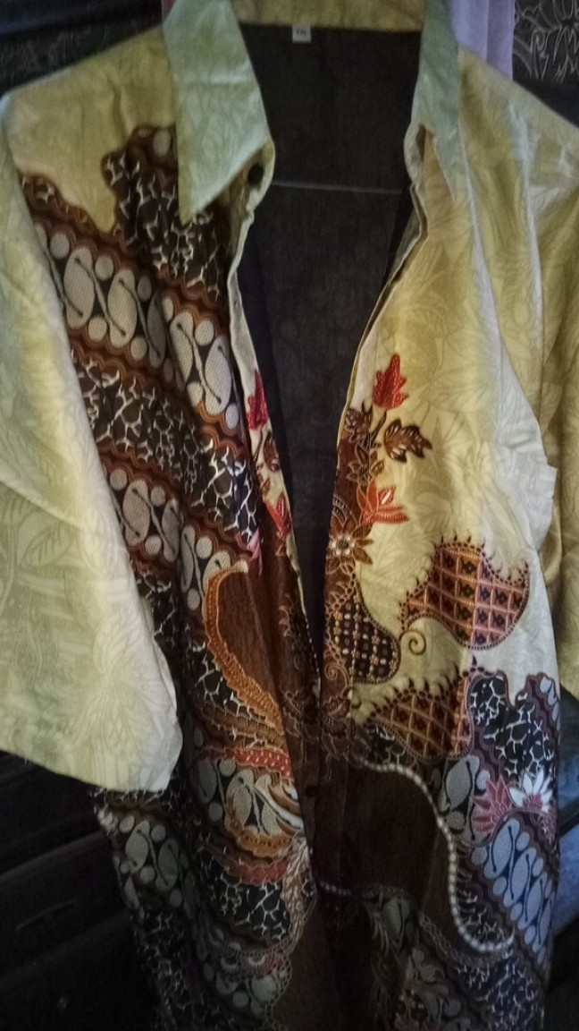 Kemeja Batik Semi Sutra Berfuring Lengan Pendek Elegan Size Jumbo M L Xl Xxl Halus Nyaman Dan Adem 1