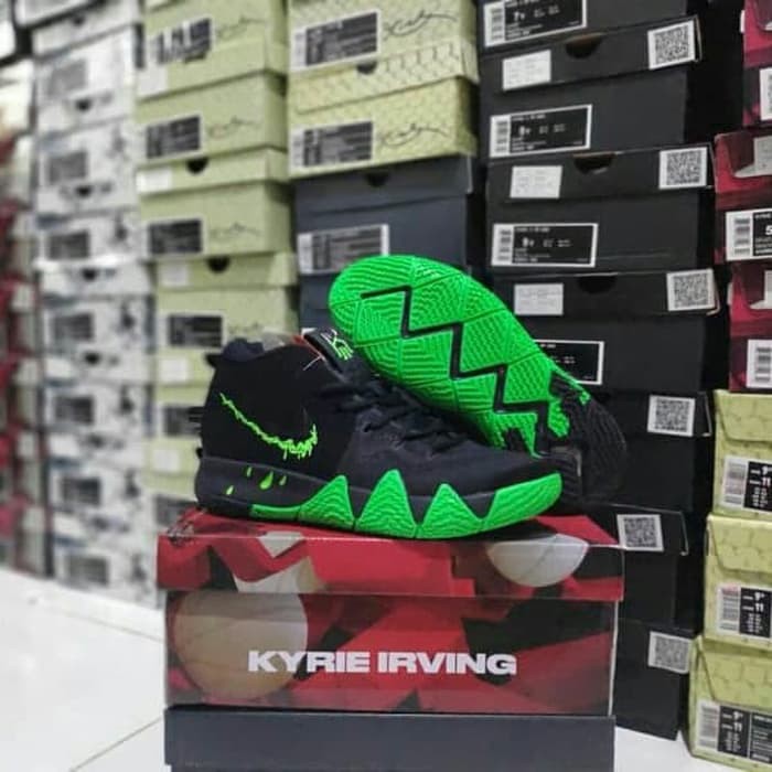 Sepatu Basket KYRIE 4 HALLOWEEN