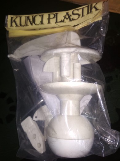 Kunci Pintu Bulat / Kunci Bulat Pvc / Kunci Kamar Mandi Plastik Model Cantol Murah