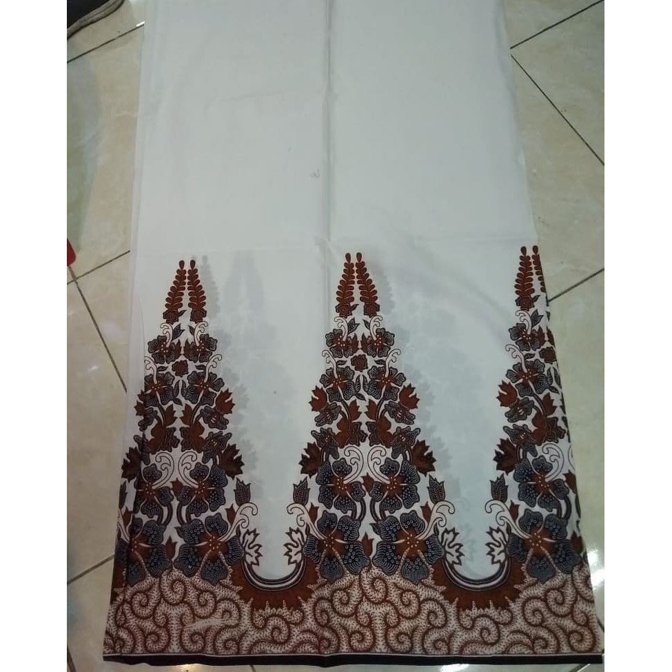 Kain batik solo gunungan wayang putih