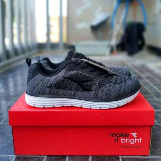 Sepatu Diadora Greve Original - Hitam - Olahraga - Sport - Running  - Fitnes - Size 43 - murah