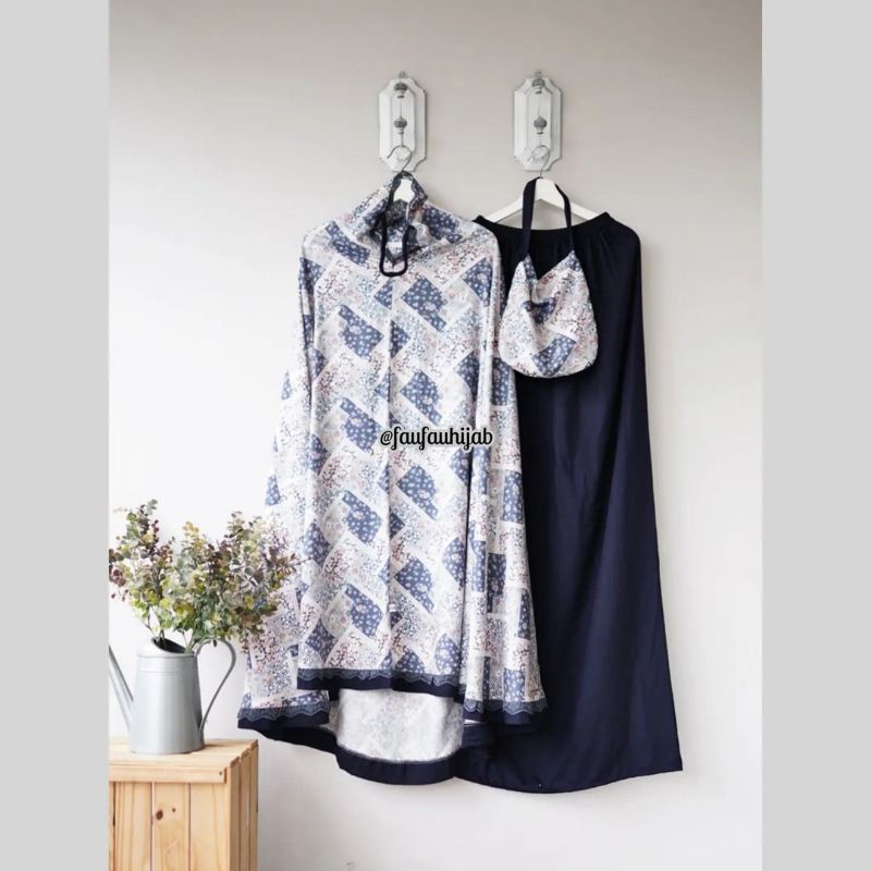 Mukena travel murah Sonya Renda batik navy (tali ikat karet) ori faufauhijab