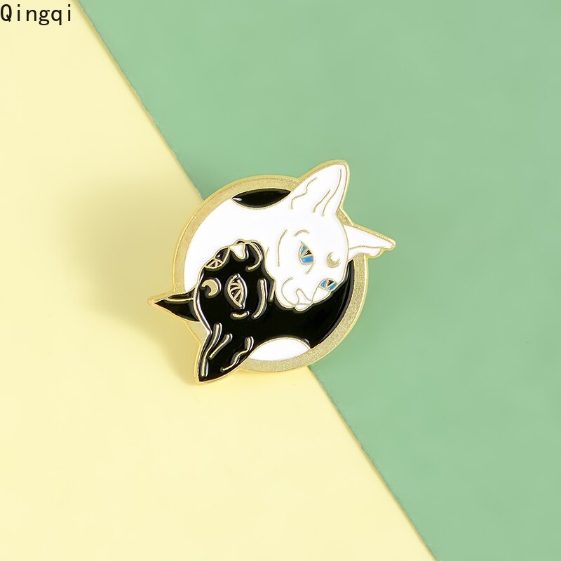 Bros Pin Enamel Bentuk Kucing Twin Cat Warna Hitam Putih Untuk Hadiah Anak