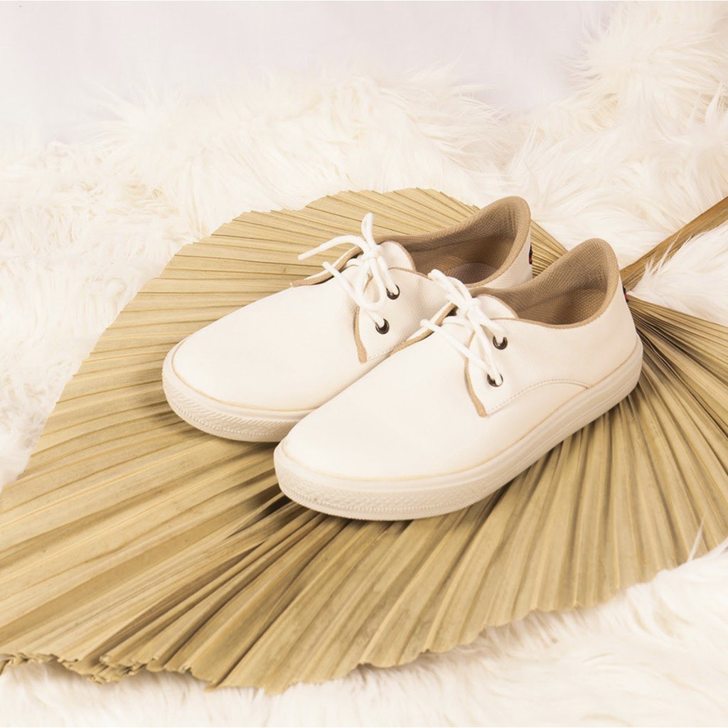 Klensia Sepatu Casual Wanita Tali Putih 651 012 White Klensia Sepatu Casual Wanita Tali Putih 651 012 White