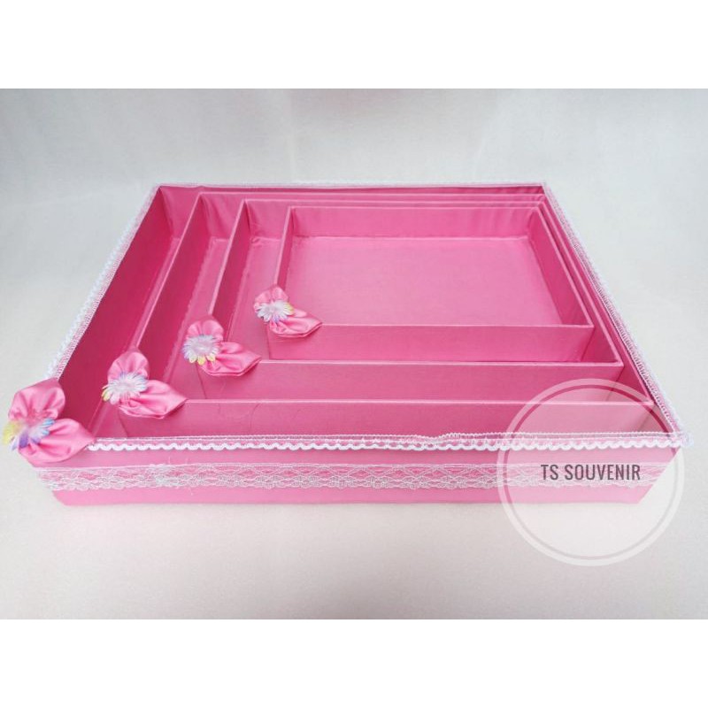 

kotak hantaran tanpa tutup satu set warna pink PRODAK DARI FDRI_STORE
