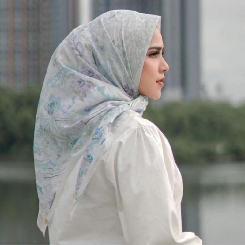 preloved buttonscarves daisy white