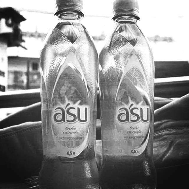 

Air mineral dalam kemasan merk asu