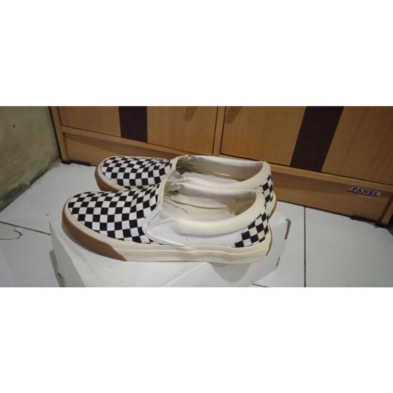 SEPATU SLIP ON NO BRANDS MURAH
