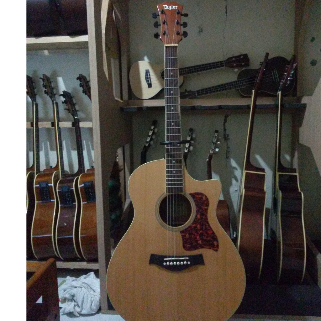 gitar akustik elektrik TAYLOR