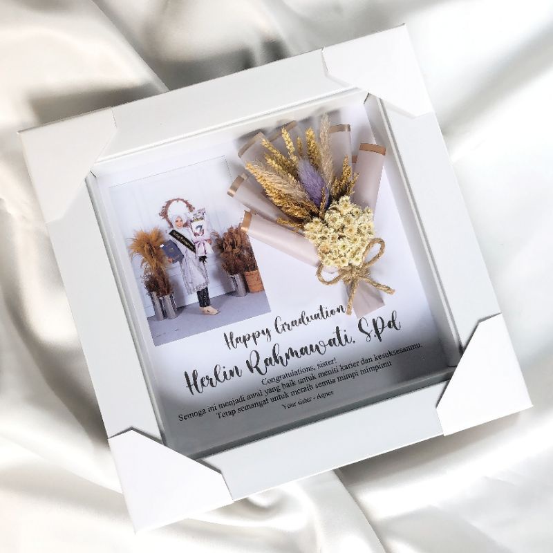Pigura 3D Frame 3D Dried Flower in Frame 20x20 cm Hadiah Wisuda Pernikahan Ulang Tahun