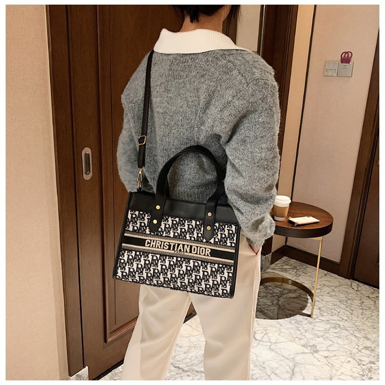 Tas Selempang Wanita Import HandBag 2IN1 LT2052 CR7574 172056 Tas Tangan