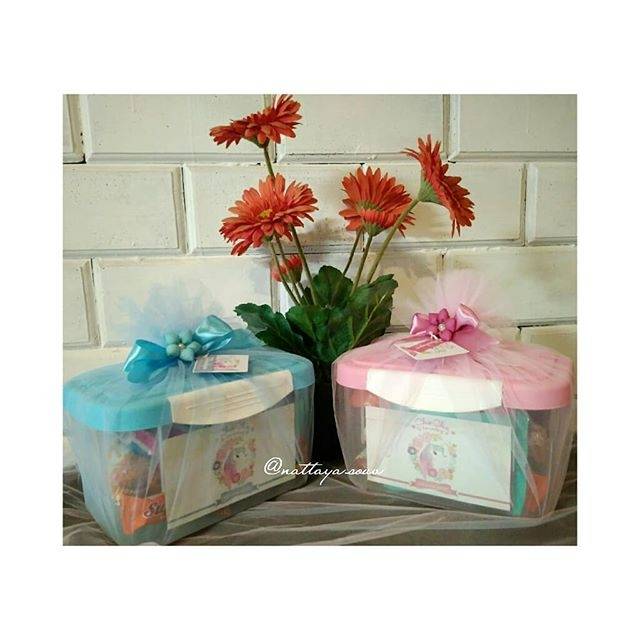 

Paket Souvenir Kotak dan Snack