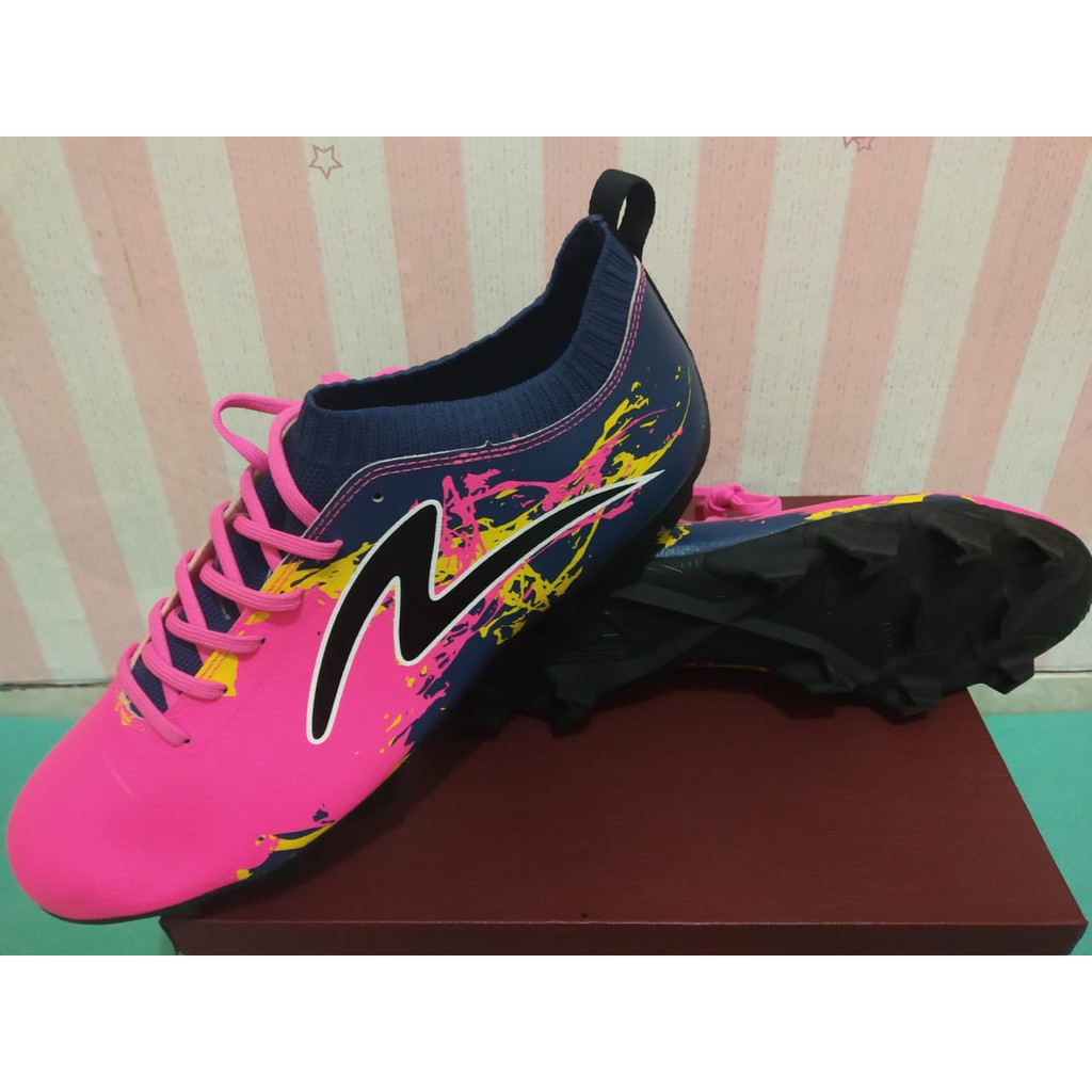 SPECS SOCCER CYANIDE TNT 19 FG PINK
